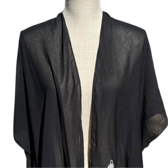 🌻Jessica McClintock Black & White Embroidered Semi-Sheer Cover-Up One Size - Picture 2 of 9